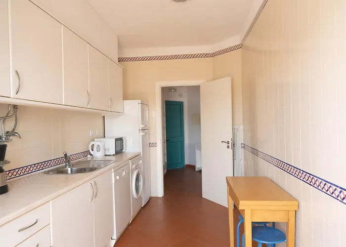 - 5 Min Walk To The Apartment *