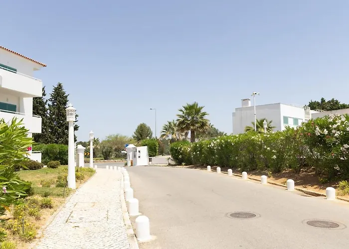 Apartment - 5 Min Walk To The *